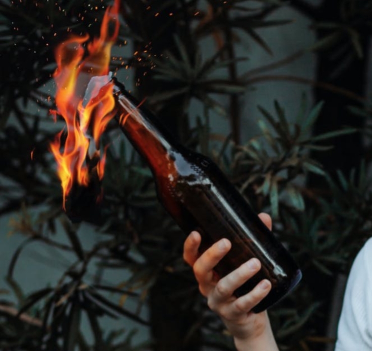 TV ucraniana ensina população a preparar coquetéis molotov para se ...